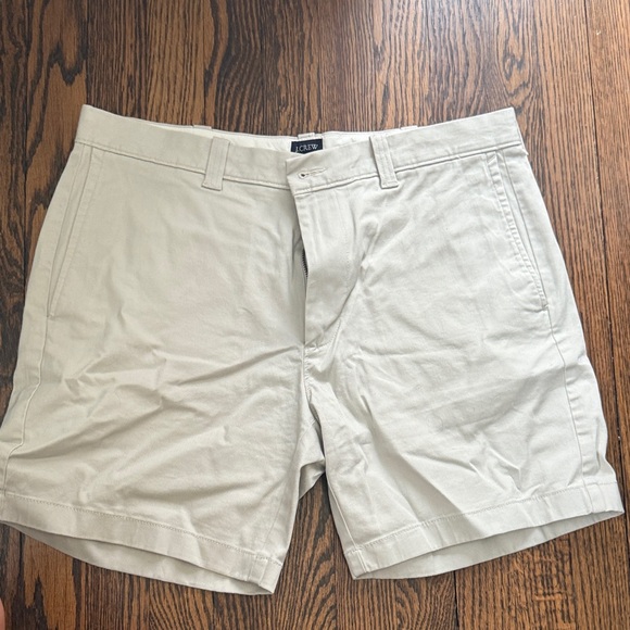 J. Crew Men's Cream Flat Front Shorts - Picture 1 of 3